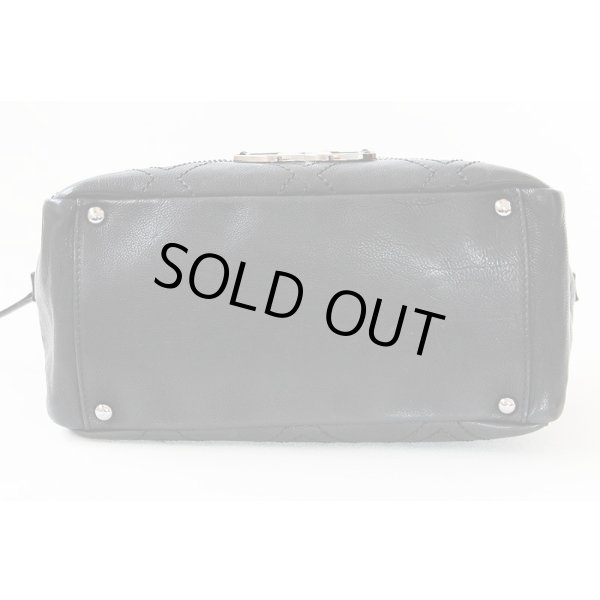 シャネル　チェーンミニボストンバック ブラック／SIV金具　底