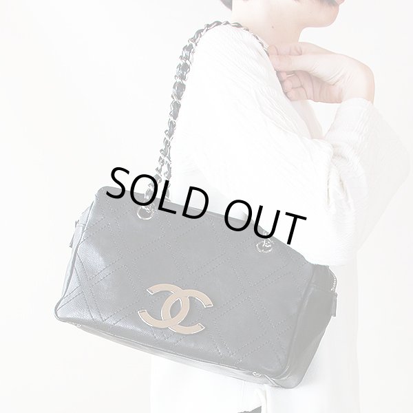 シャネル　チェーンミニボストンバック ブラック／SIV金具　掛けたイメージ