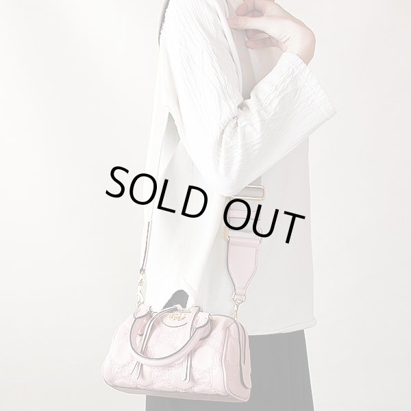 グッチ　GGマトラッセ レザー ミニ バック 702251 520981 ピンク　掛けたイメージ