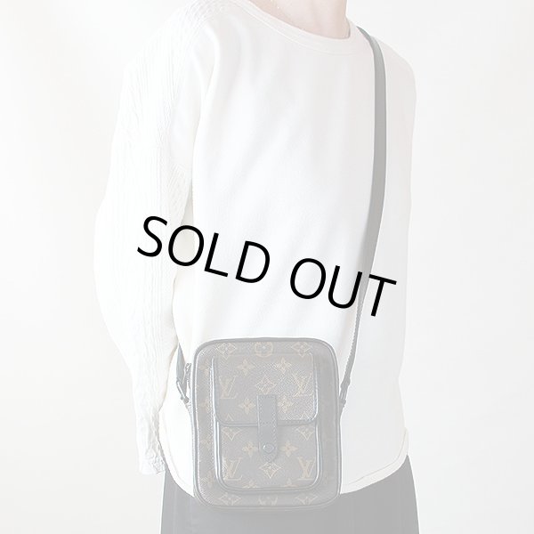 ルイ・ヴィト ン　クリストファー・ウエアラブル ウォレット M69404　掛けたイメージ