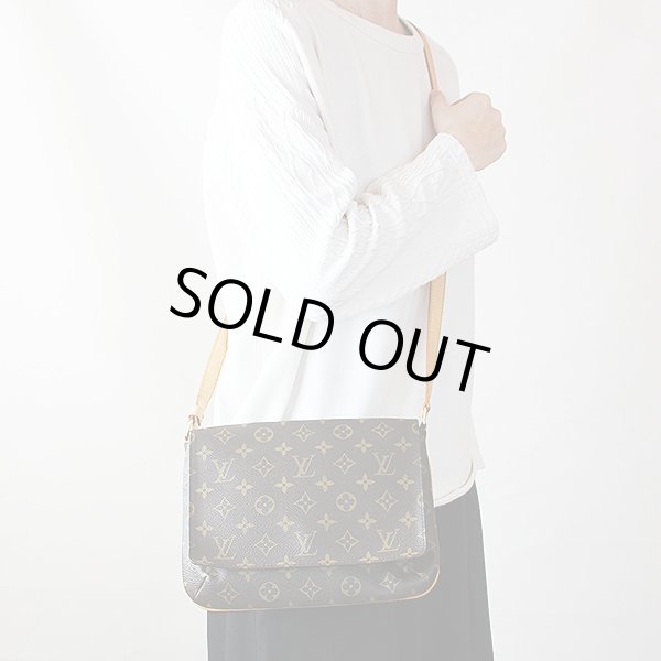 ルイ・ヴィト ン　ミュゼットタンゴ ロング M51388　掛けたイメージ