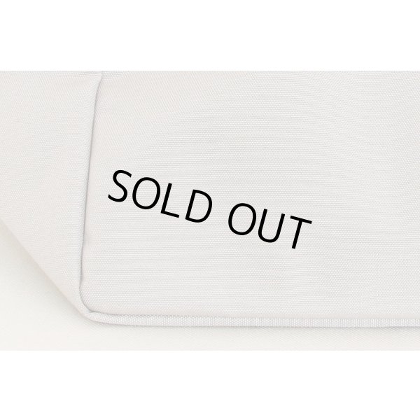 エルベシャプリエ　トゥモローランド別注 舟型トート 707C MASTIC ARGENT　底拡大