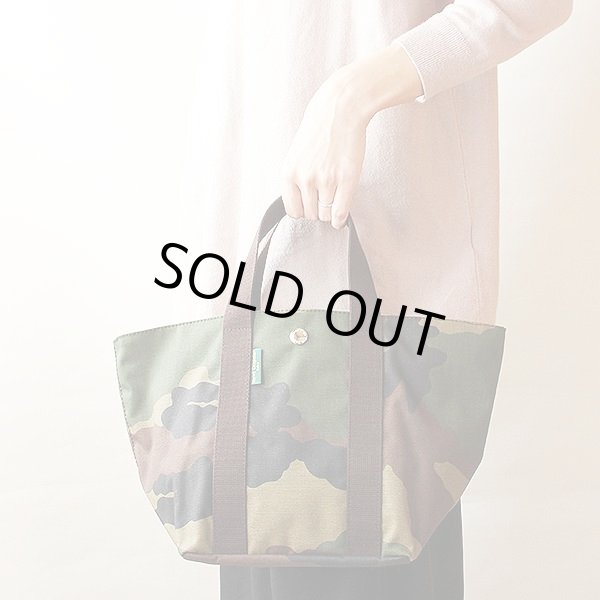 エルベシャプリエ　舟型トートM 1707W カモフラージュ ZIP開閉　掛けたイメージ