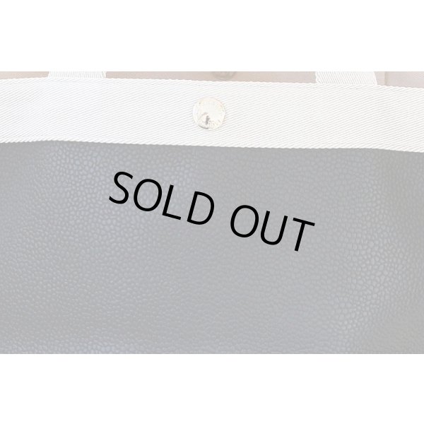 エルベシャプリエ　リュクス舟型トートM 707GP ネイビー／シルバー　表面拡大