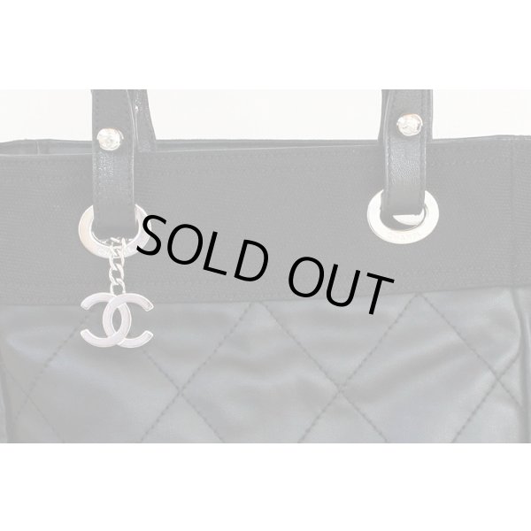 シャネル　パリビアリッツ トートPM A34208 ブラック　表面拡大