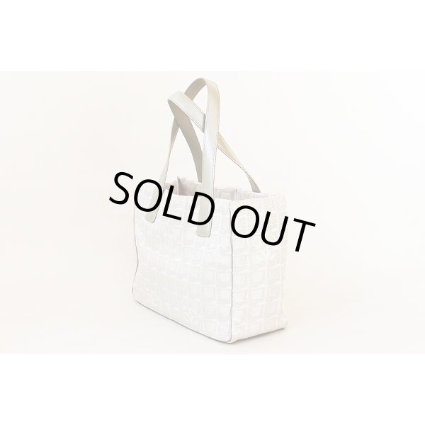 シャネル　ニュートラベルライン トートPM A20457 メタリックシルバー　サイド