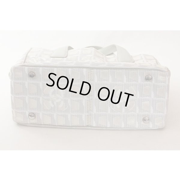 シャネル　ニュートラベルライン トートPM A20457 メタリックシルバー　底