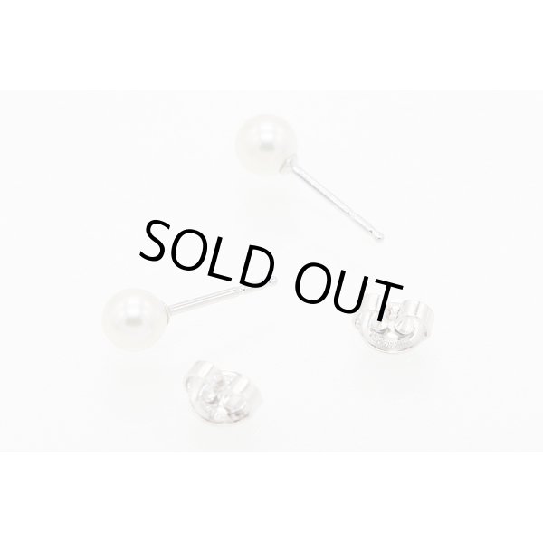 ミキモト　K18WG パールイリピアス 5.0mmUP 1.40g　留め具外したイメージ