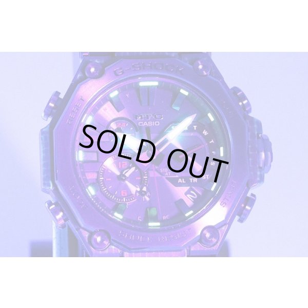 カシオ　Ｇショック　ＭＴＧ－Ｂ２０００ＹＢＤ　５６３６　黒文字盤　一部赤　ライト