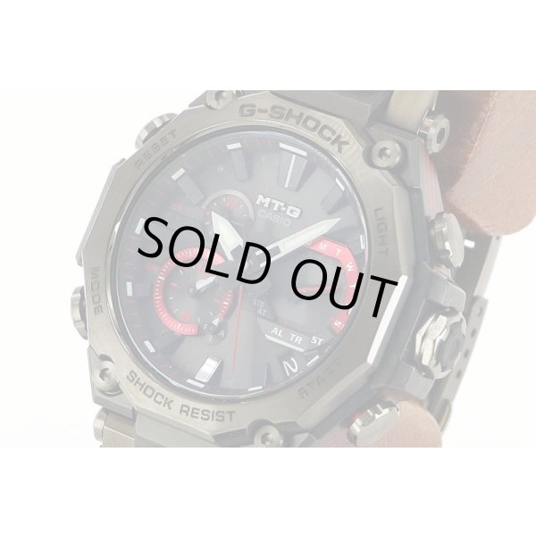 カシオ　Ｇショック　ＭＴＧ－Ｂ２０００ＹＢＤ　５６３６　黒文字盤　一部赤　サイド拡大