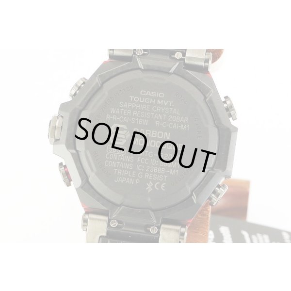 カシオ　Ｇショック　ＭＴＧ－Ｂ２０００ＹＢＤ　５６３６　黒文字盤　一部赤　裏面拡大