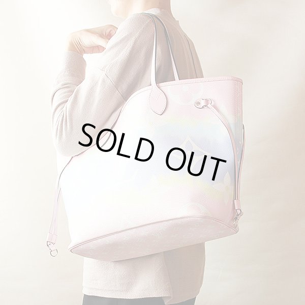 ルイ・ヴィト ン　LVエスカル ネヴァーフルMM M45270　掛けたイメージ