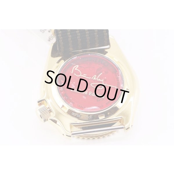 セイコー　セイコー５　ＳＢＳＡ１６０　赤文字盤　ブライアン・メイ コラボモデル　裏面拡大