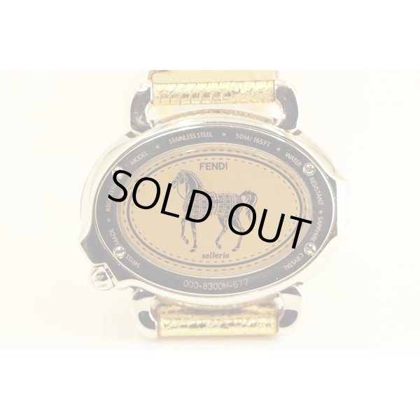 フェンディ　セレリア　８３００Ｍ　オーバル　白文字盤　裏面拡大