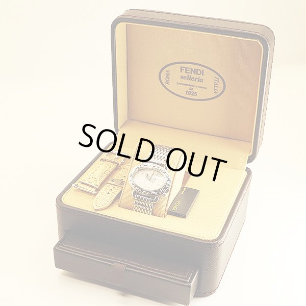 フェンディ　セレリア　８３００Ｍ　オーバル　白文字盤　箱・保証書