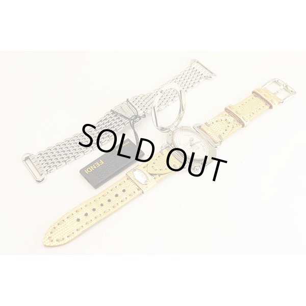 フェンディ　セレリア　８３００Ｍ　オーバル　白文字盤　替えベルト状態表面