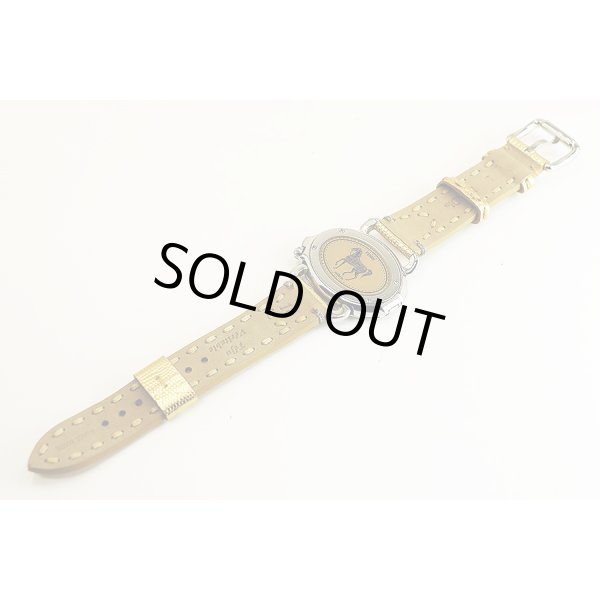 フェンディ　セレリア　８３００Ｍ　オーバル　白文字盤　替えベルト状態裏面