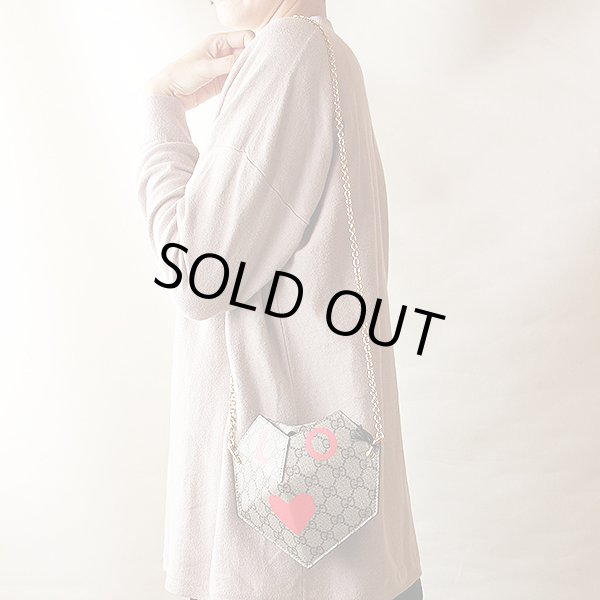 グッチ　スモールハートバック 678131 520981 ベージュ　掛けたイメージ