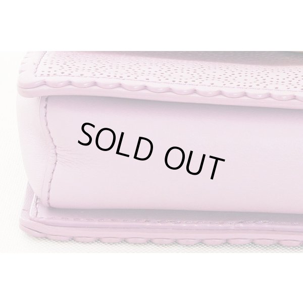 サルヴァトーレフェラガモ　チェーンショルダーバック FZ-21E999 パープル　底拡大