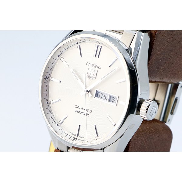 タグホイヤー　カレラ　キャリバー５　ＷＡＲ２０１Ｂ－１　銀文字盤　サイド拡大