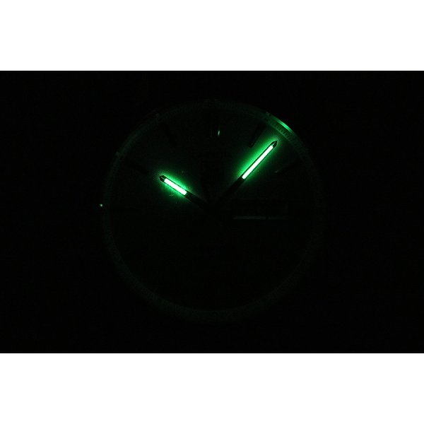 タグホイヤー　カレラ　キャリバー５　ＷＡＲ２０１Ｂ－１　銀文字盤　ライト暗闇