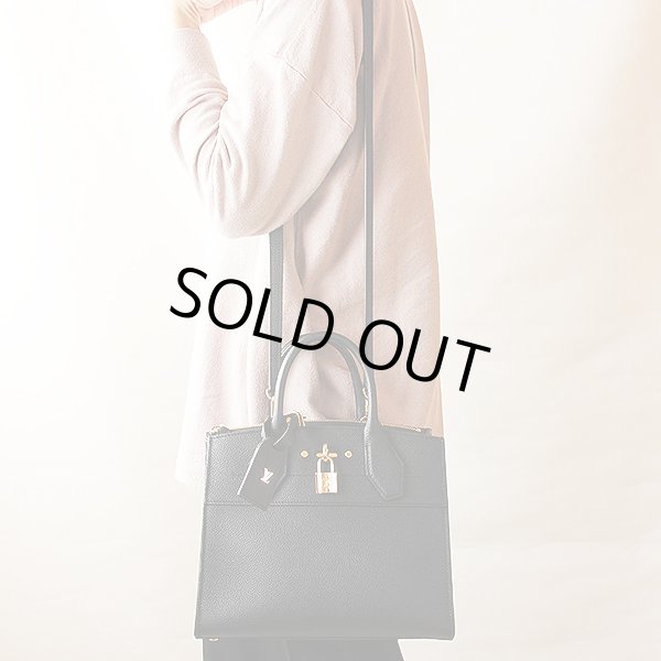 ルイ・ヴィトン　シティ・スティーマーPM M51028 ノワール　掛けたイメージ