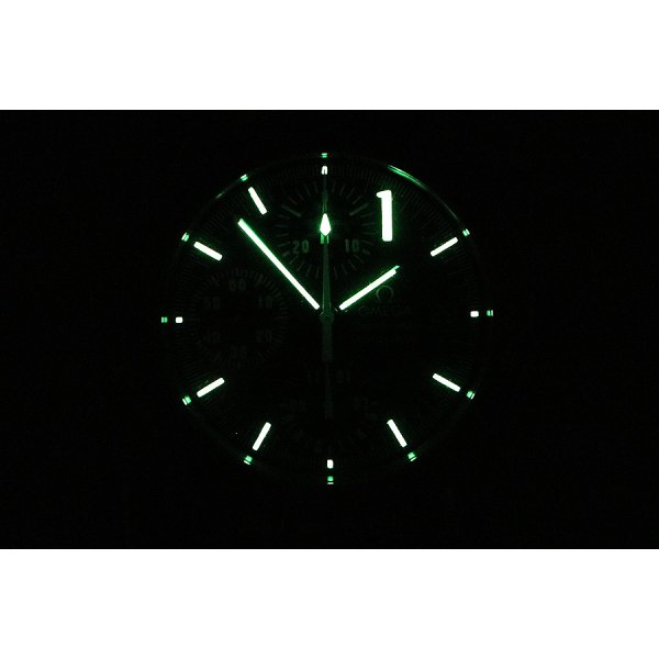 オメガ　スピードマスターレーシング　３５１９．５０　カーボン文字盤　ライト暗闇