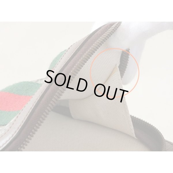 前面ポケット内側に経年で出来たと思わるボンドシミが見受けられます。