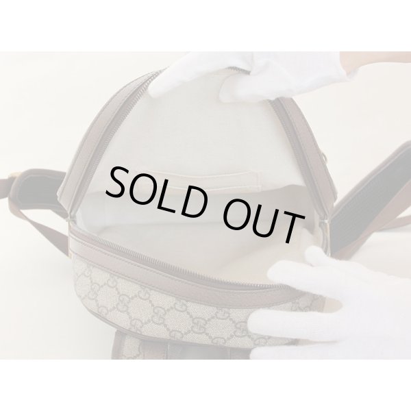 グッチ　GGスモール バックパック 547965 493075　中身