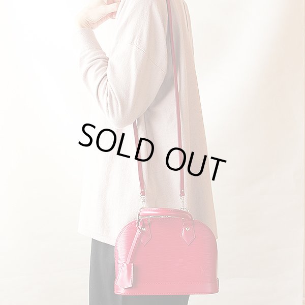 ルイ・ヴィトン　アルマBB M40851 フューシャ　掛けたイメージ