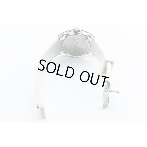 グッチ　１３７．３　ＳＩＮＣ　銀文字盤　ラバーベルト