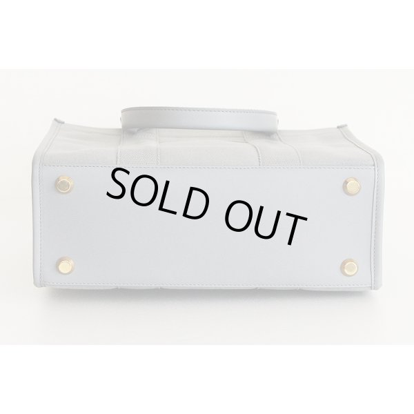 バレンシアガ　ハードウェア スモールトートバック 674102 1160 グレー　底