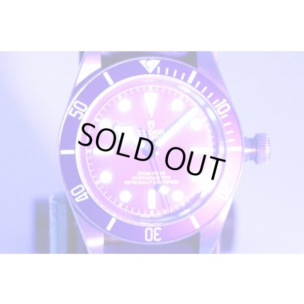 チューダー　ヘリテージブラックベイ　７９０３０　紺文字盤　紺ベゼル　ライト