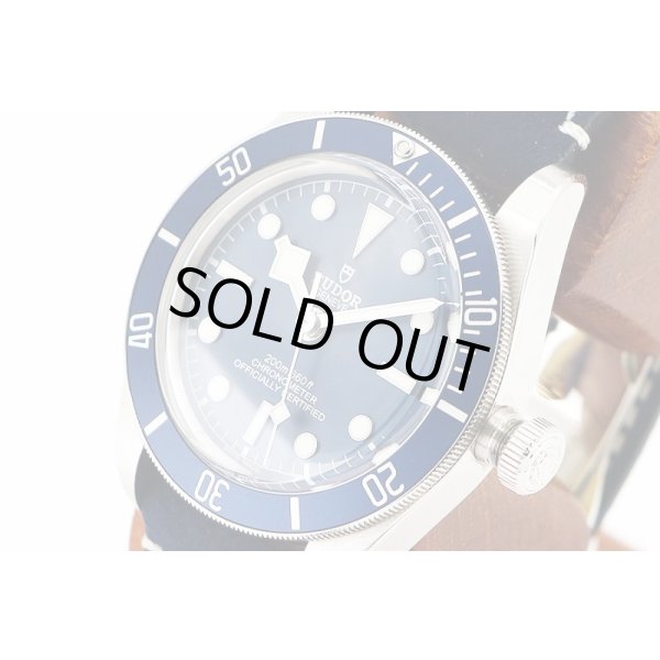 チューダー　ヘリテージブラックベイ　７９０３０　紺文字盤　紺ベゼル　サイド拡大