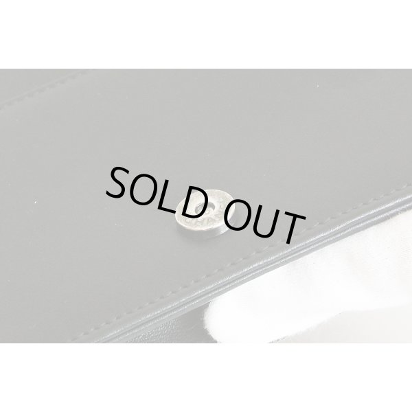 シャネル　シェブロン Vステッチ チェーンウォレット A84444 ブラック／SIV金具　押し跡