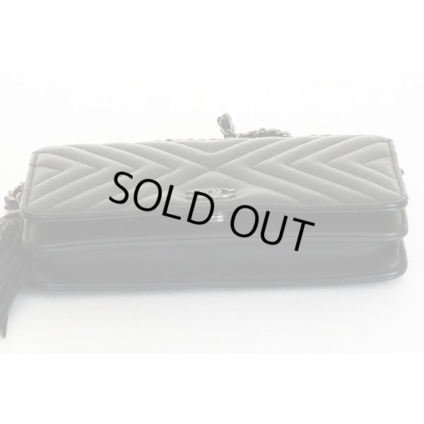 シャネル　シェブロン Vステッチ チェーンウォレット A84444 ブラック／SIV金具　底