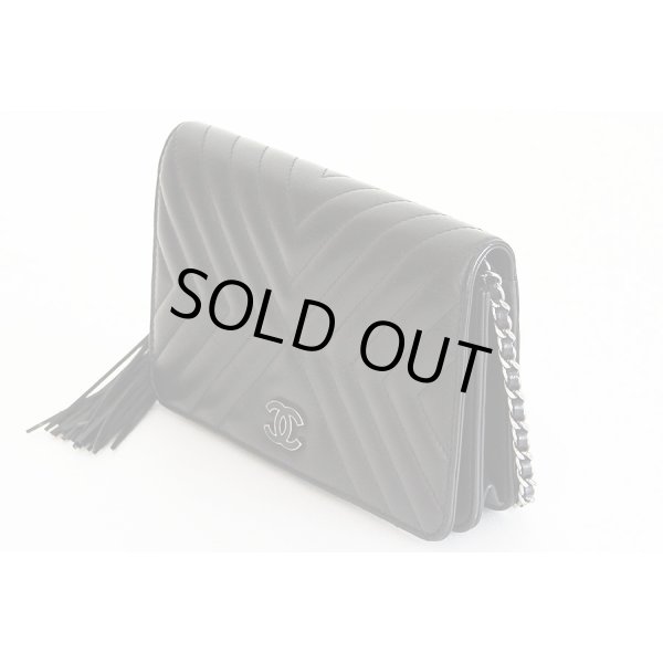 シャネル　シェブロン Vステッチ チェーンウォレット A84444 ブラック／SIV金具　サイド