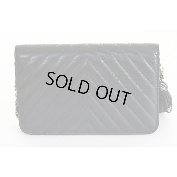 シャネル　シェブロン Vステッチ チェーンウォレット A84444 ブラック／SIV金具　裏面