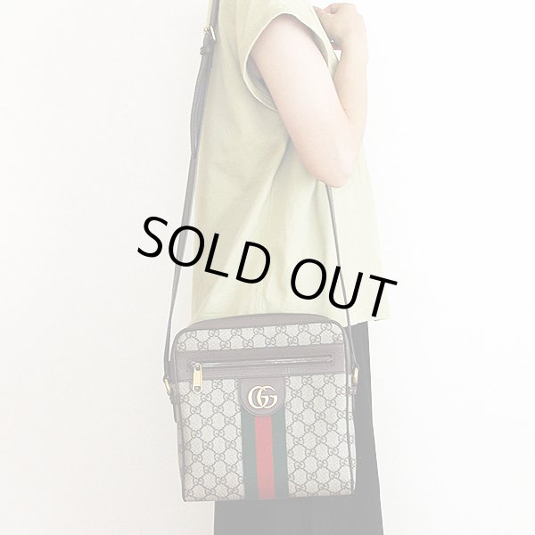 グッチ　オフィディア　GGスモール メッセンジャーバック　547926 520981 ベージュ／エボニー　掛けたイメージ