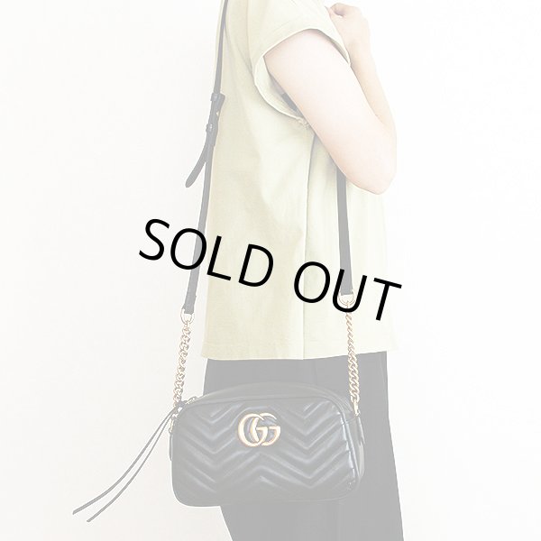 グッチ　GGマーモント　キルティング スモール　ショルダーバック　447632 204991 ブラック　掛けたイメージ