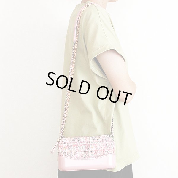 シャネル　ガブリエルドゥシャネル チェーンショルダーバック A94505 ピンク　掛けたイメージ