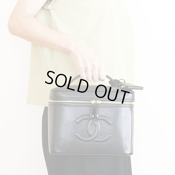 シャネル　2WAYバニティバック ブラック／GP金具　持ったイメージ