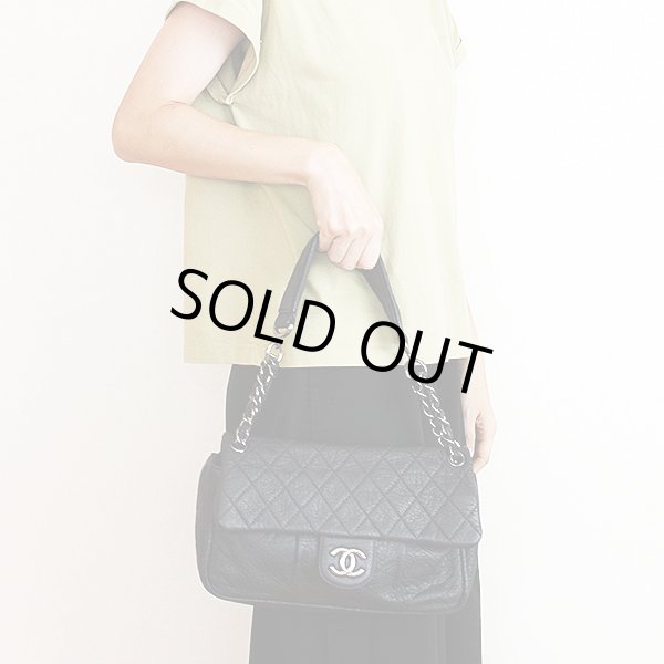 シャネル マトラッセ ワンショルダーバック ダークパープル／SIV金具　持ったイメージ