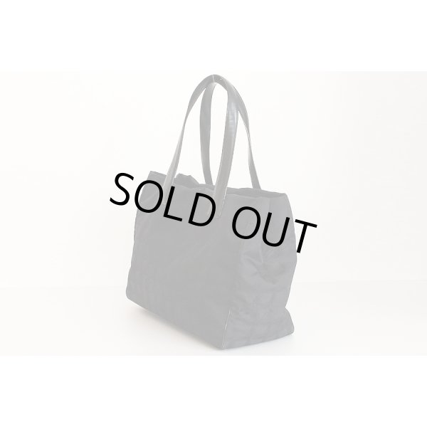 シャネル　ニュートラベルライン トートMM ブラック　サイド