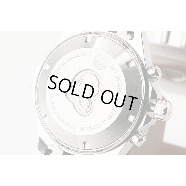 タグホイヤー　アクアレーサー３００　ＣＡＦ２１１２　紺文字盤　裏面拡大