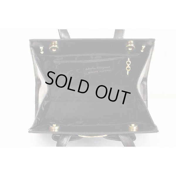 サルヴァトーレフェラガモ ヴァラリボン スクエアハンドバック BA214178 ブラック　中身