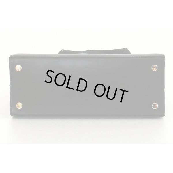 サルヴァトーレフェラガモ ヴァラリボン スクエアハンドバック BA214178 ブラック　底