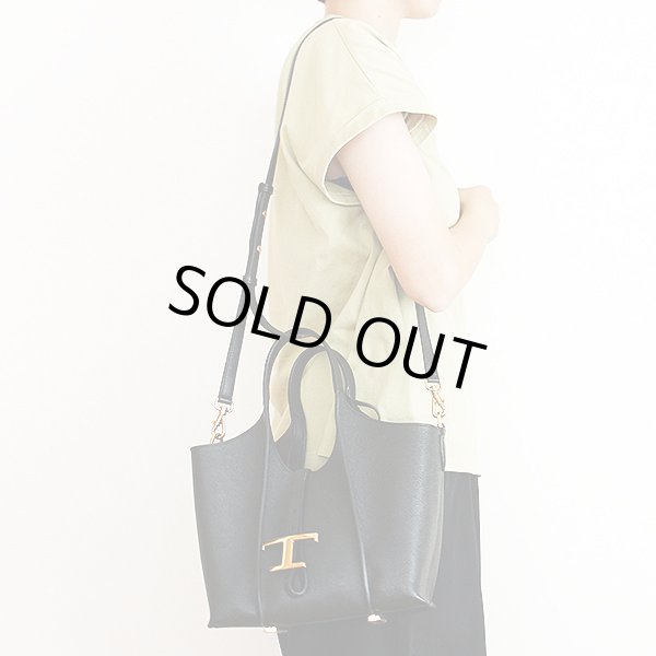 トッズ　Tタイムレス レザー ショッピングバック ミニ ブラック　掛けたイメージ