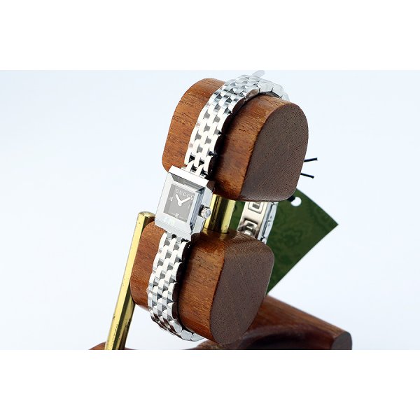 グッチ　Ｇフレームスクエア　ＹＡ１２８．５　黒文字盤　３Ｐ　サイド