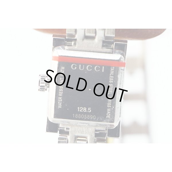 グッチ　Ｇフレームスクエア　ＹＡ１２８．５　黒文字盤　３Ｐ　裏面拡大